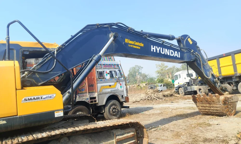 Hyundai R215 Excavator
