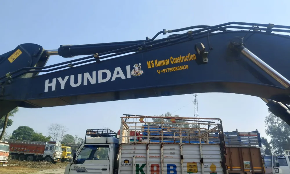 Hyundai R215 Excavator