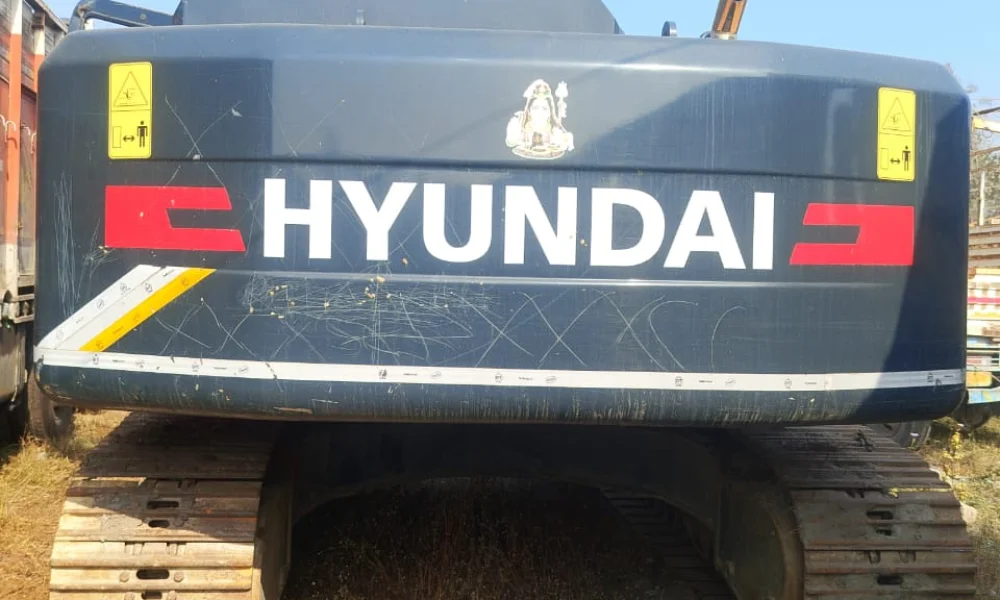 Hyundai R215 Excavator