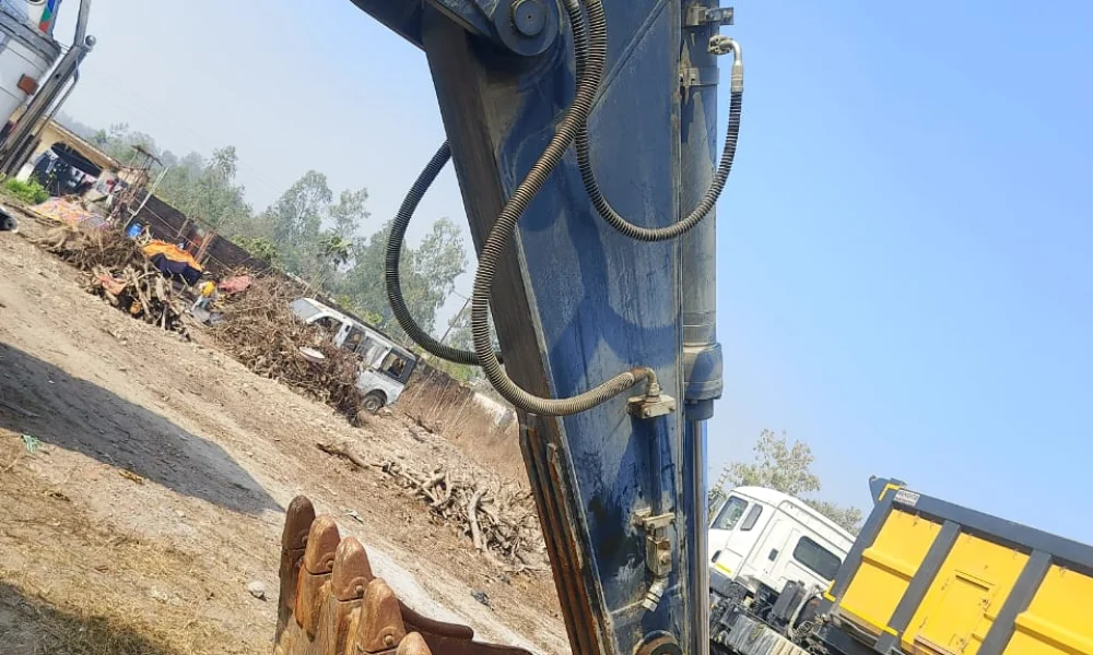 Hyundai R215 Excavator