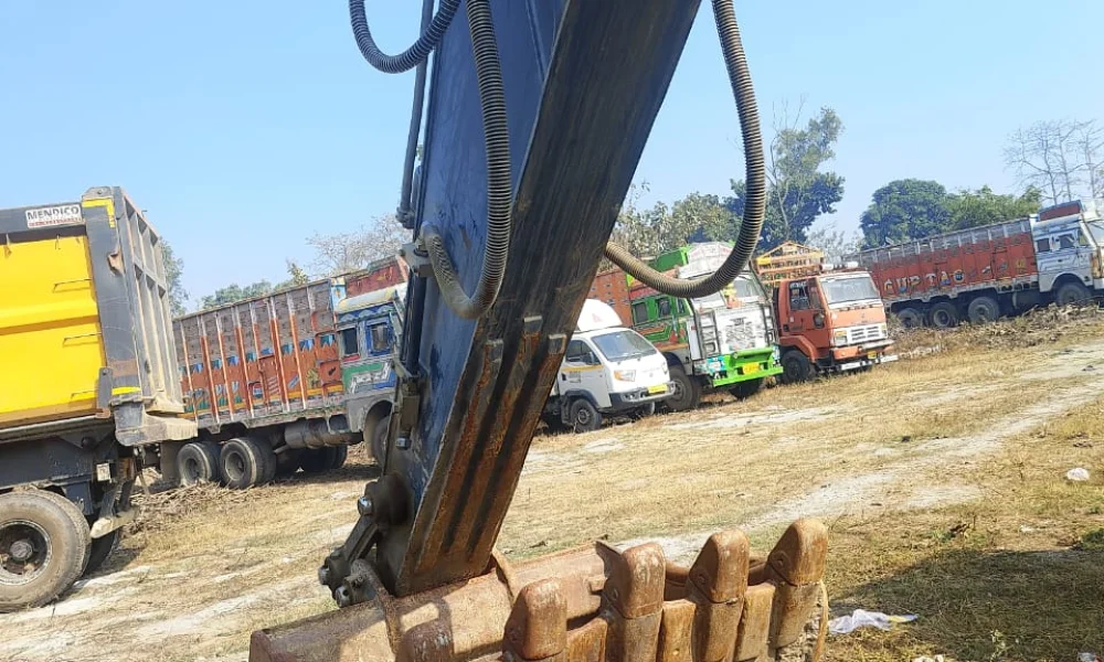 Hyundai R215 Excavator