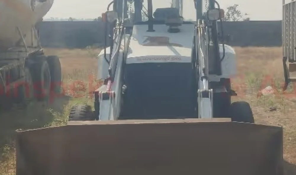 Bobcat B900 Backhoe Loader