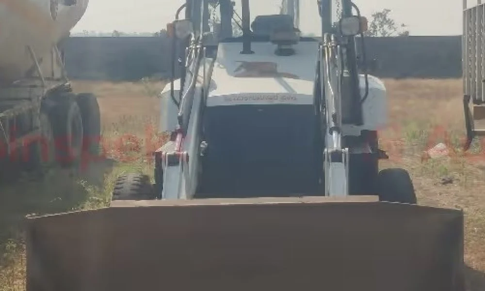 Bobcat B900 Backhoe Loader