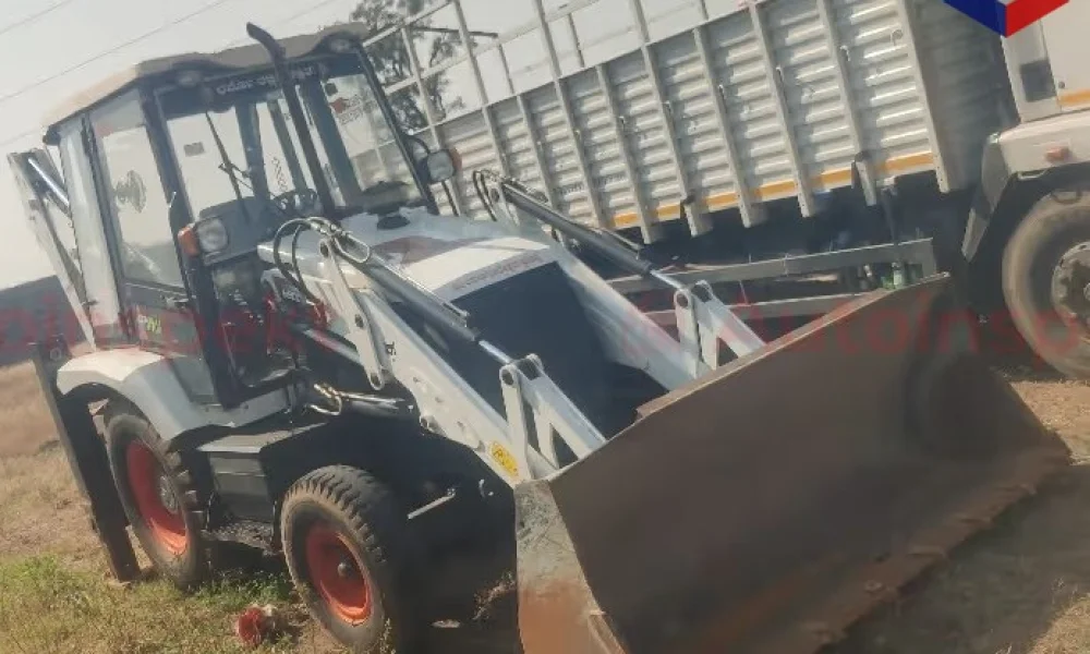 Bobcat B900 Backhoe Loader