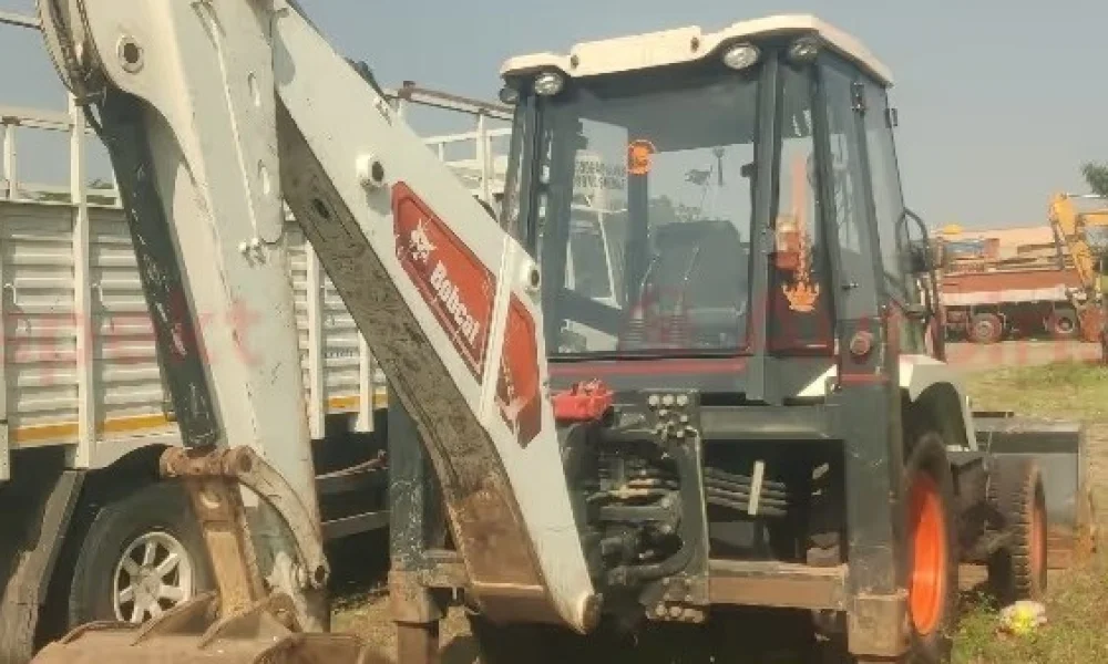Bobcat B900 Backhoe Loader