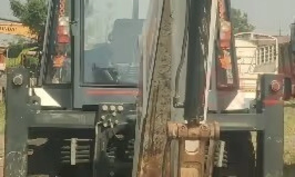 Bobcat B900 Backhoe Loader