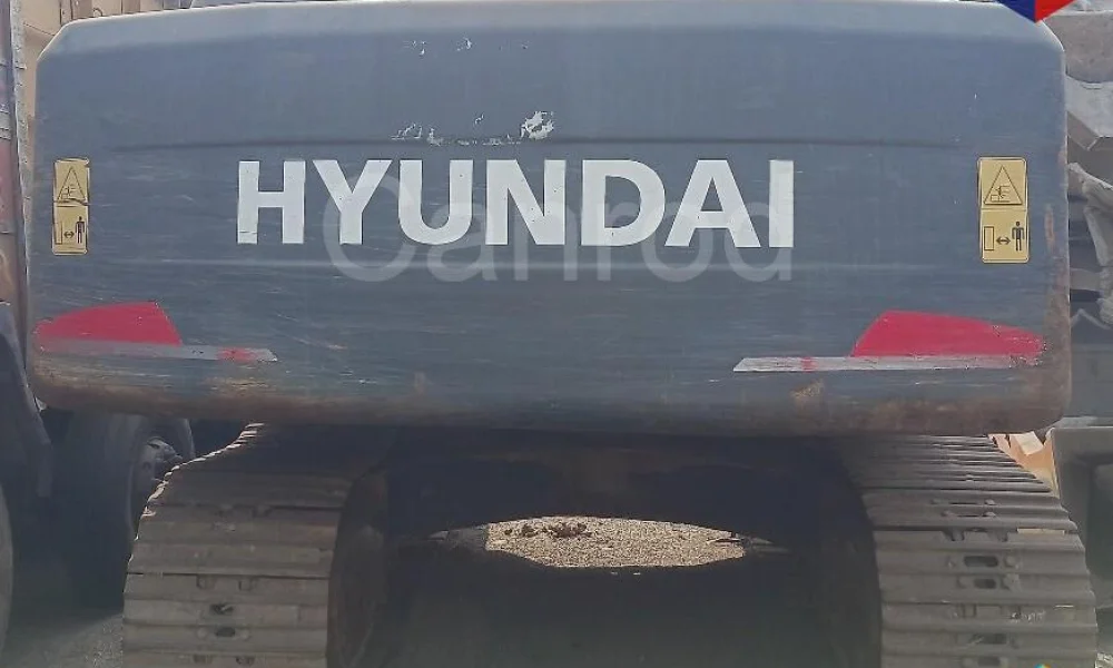 Hyundai R210 Excavator