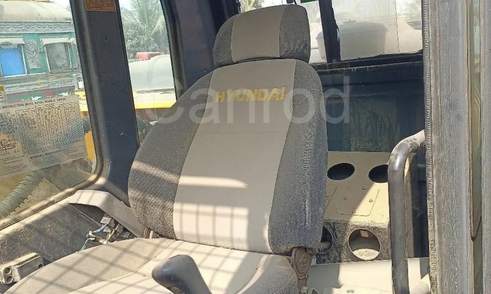 Hyundai R210 Excavator