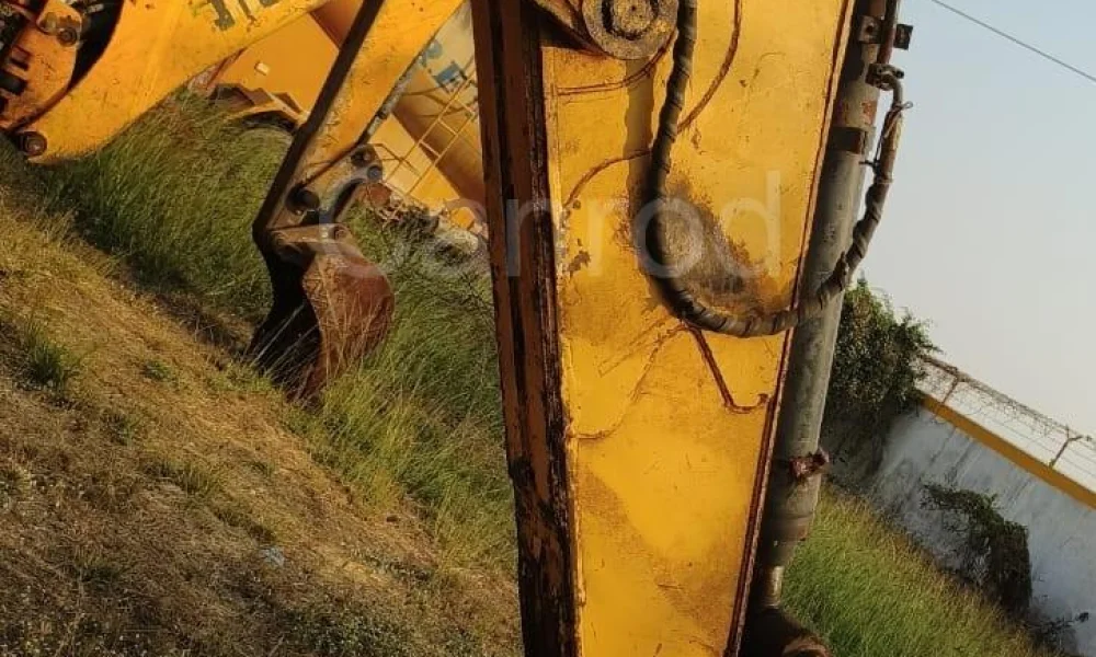 Hyundai R210 Excavator