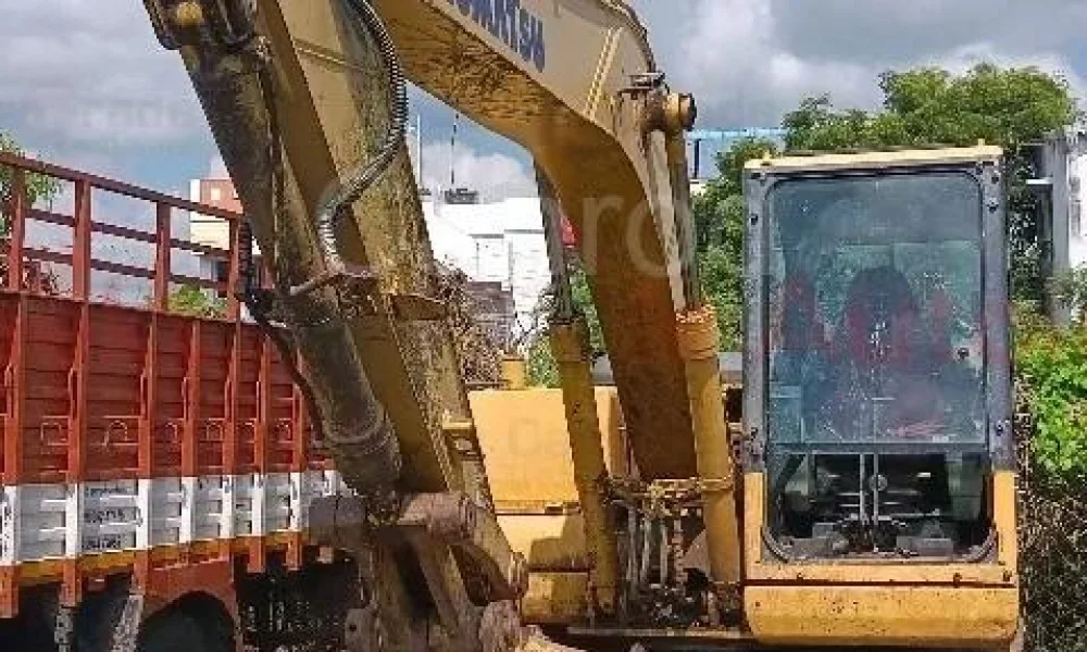Komatsu PC130 Excavator