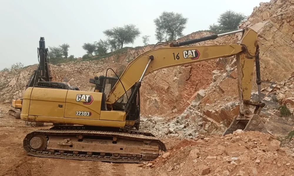 Caterpillar 323D3 Excavator