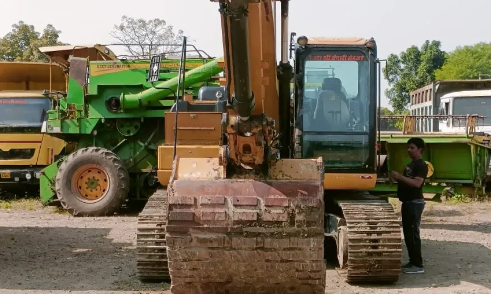 Caterpillar 323D3 Excavator