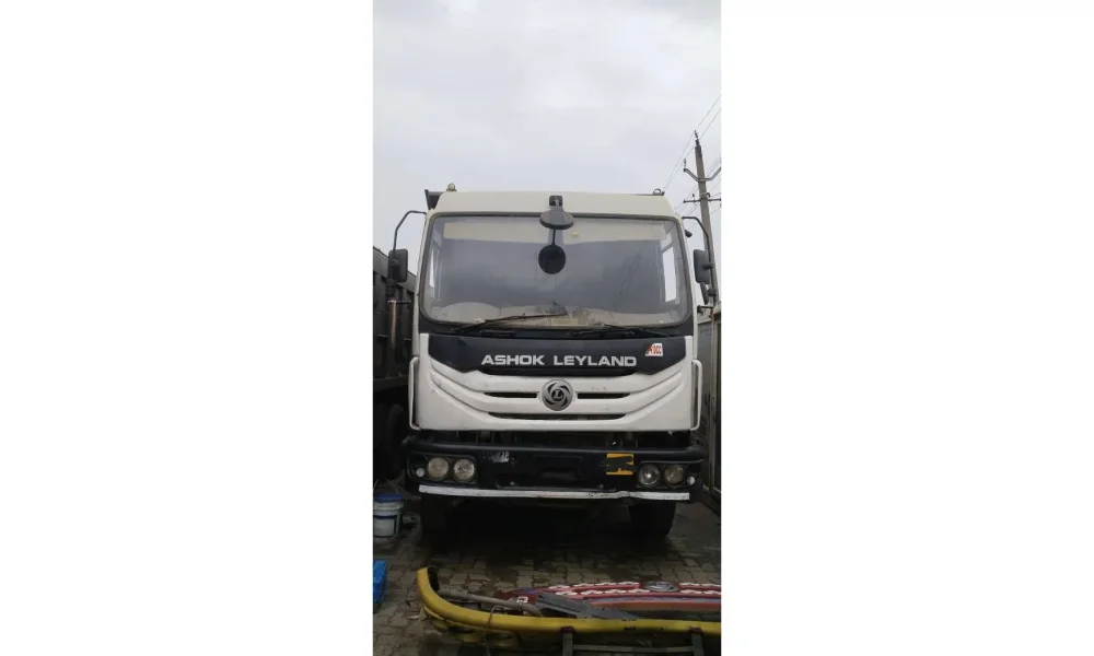 Ashok Leyland 2825 Tipper