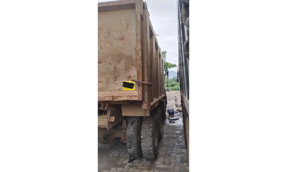 Ashok Leyland 2825 Tipper
