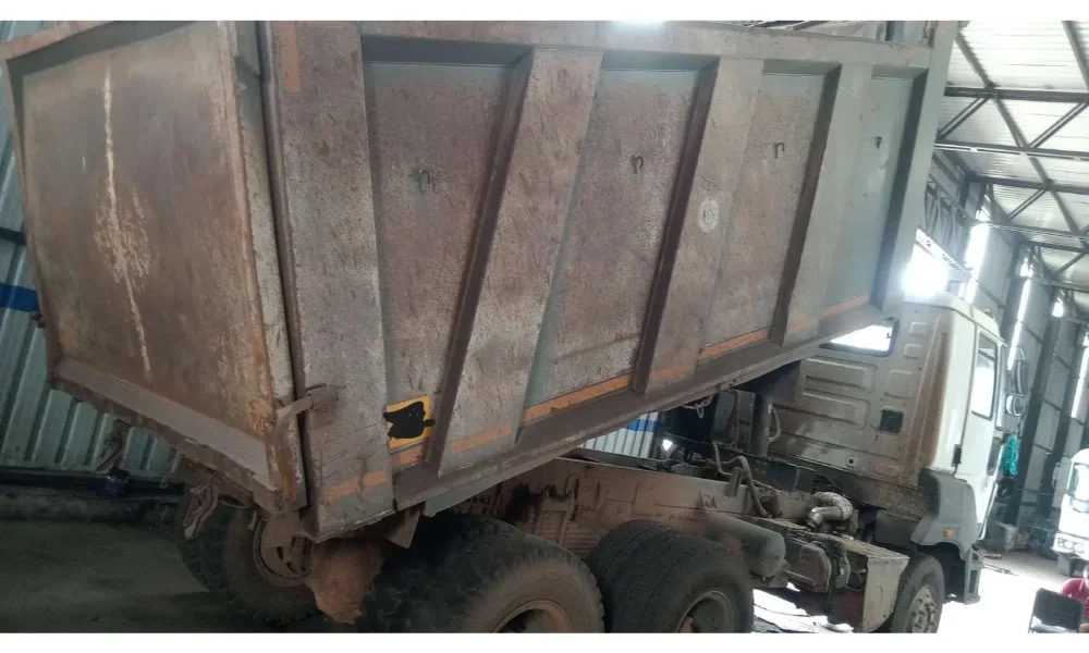 Ashok Leyland 2825 Tipper