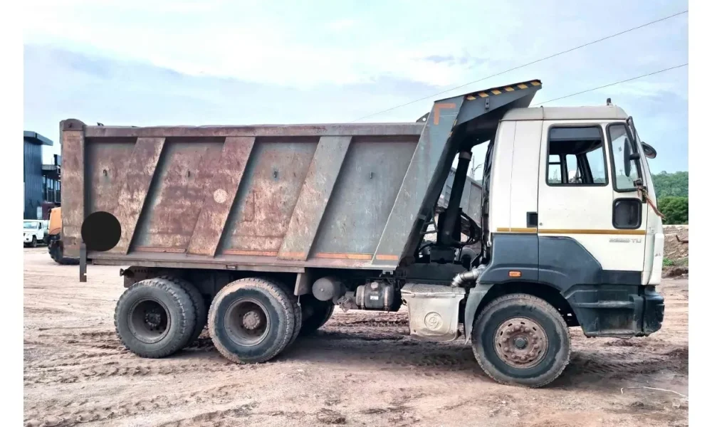Ashok Leyland 2825 Tipper