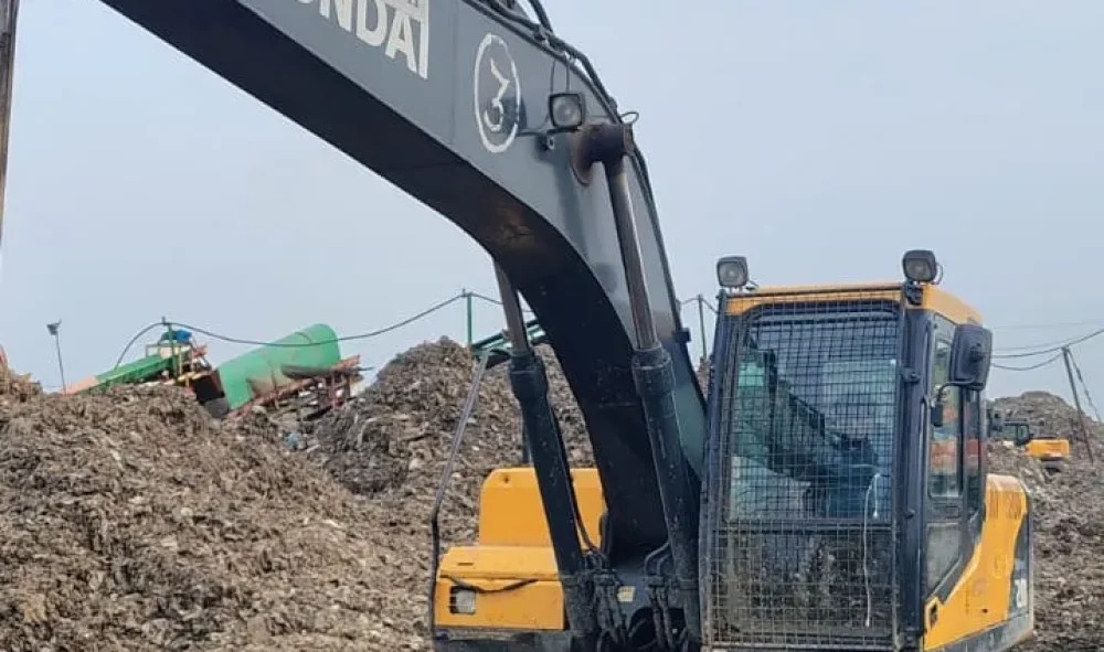 Hyundai R210 Excavator