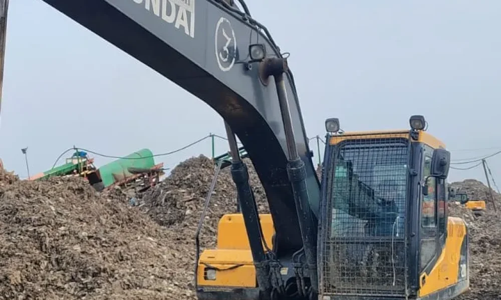 Hyundai R210 Excavator