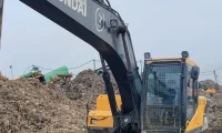 Hyundai R210 Excavator