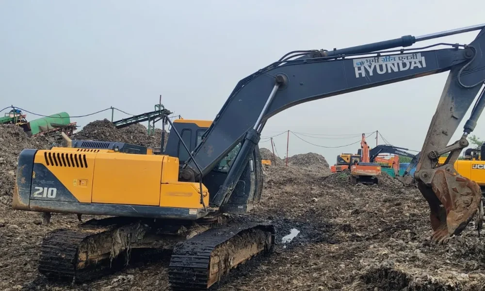 Hyundai R210 Excavator