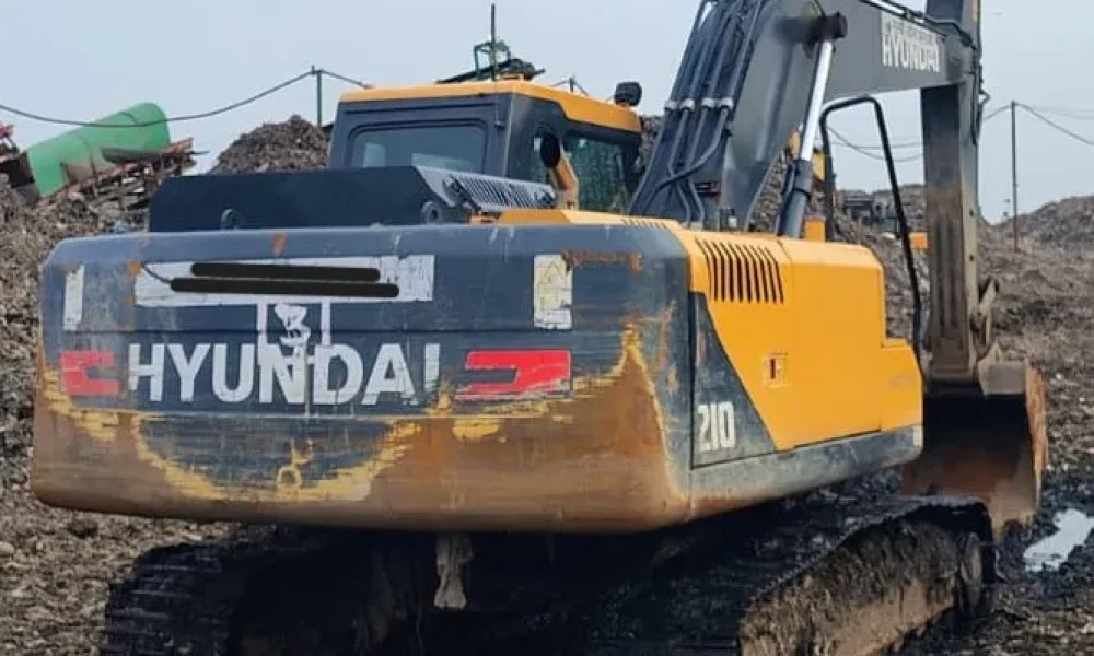 Hyundai R210 Excavator