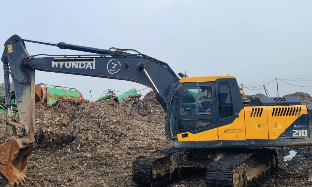 Hyundai R210 Excavator