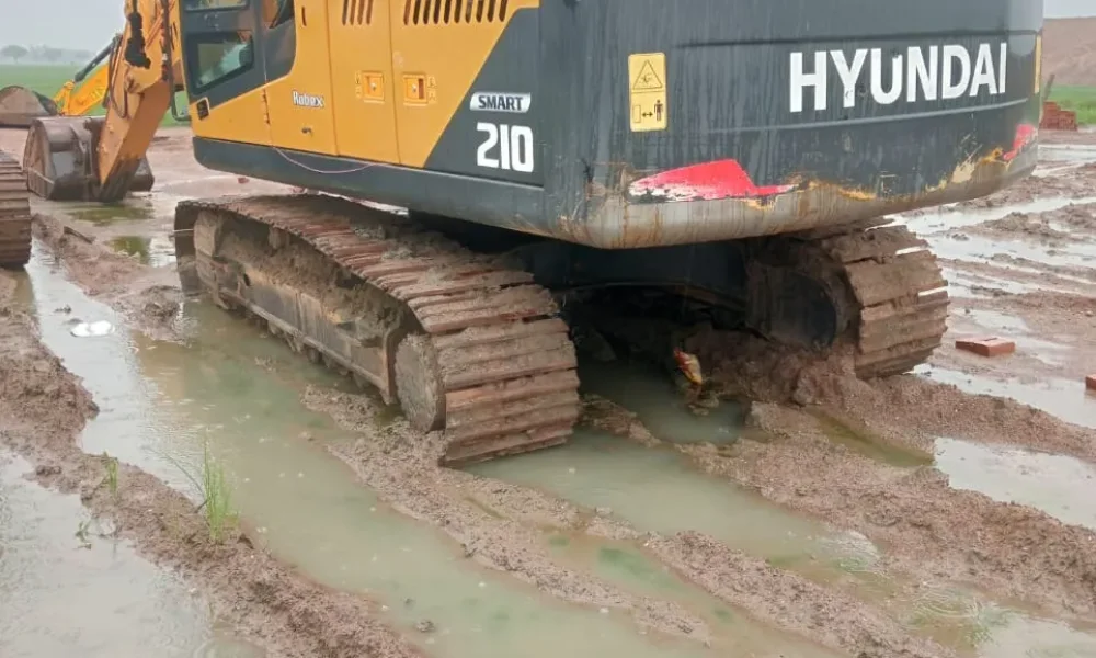 Hyundai R210 Excavator