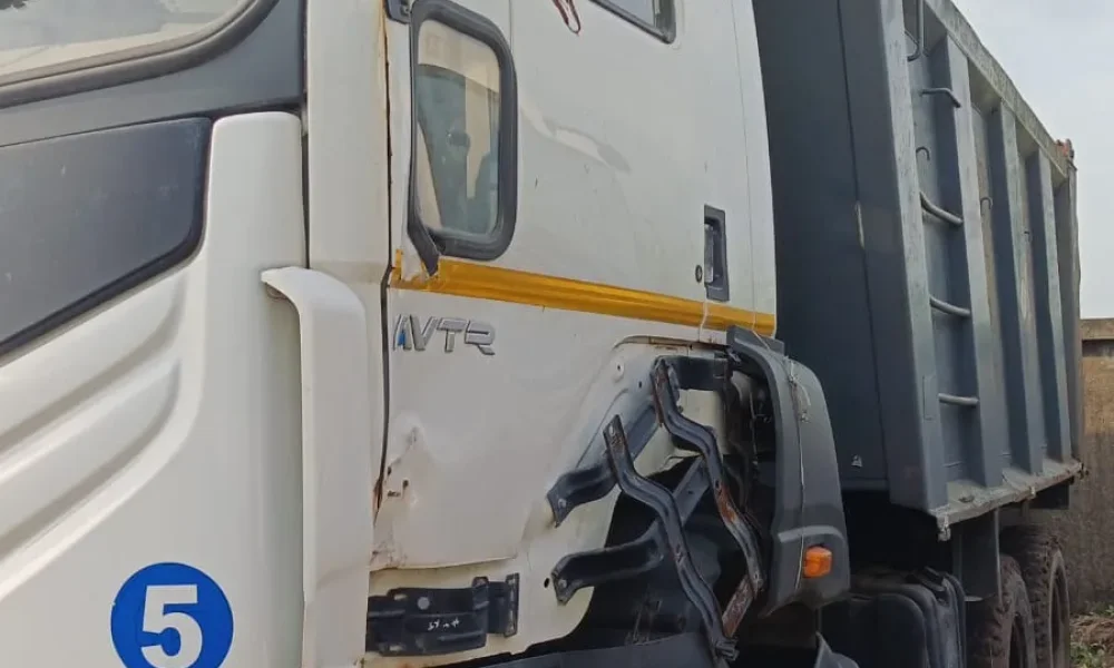 Ashok Leyland 2825 Tipper