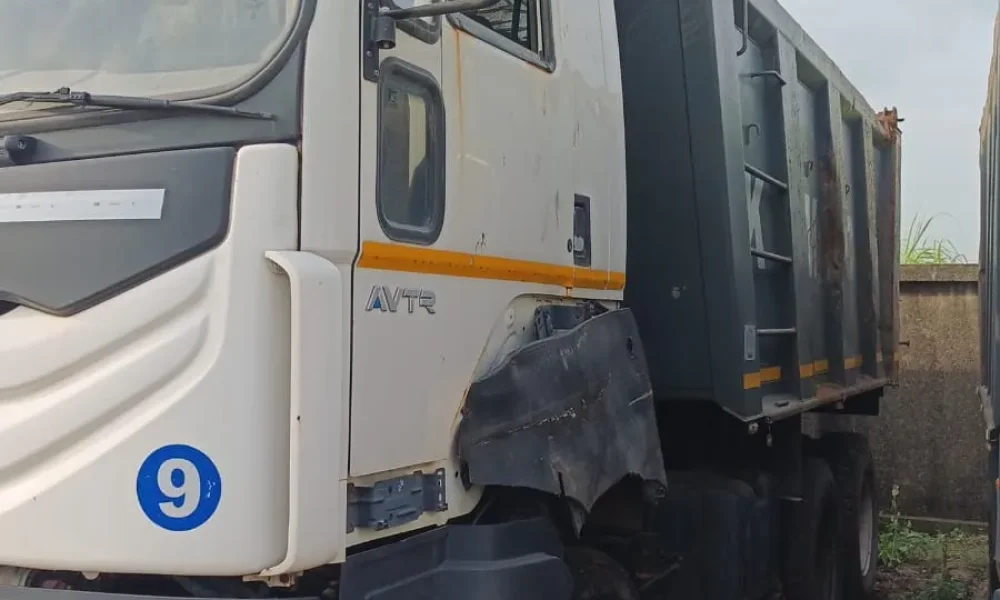 Ashok Leyland 2825 Tipper