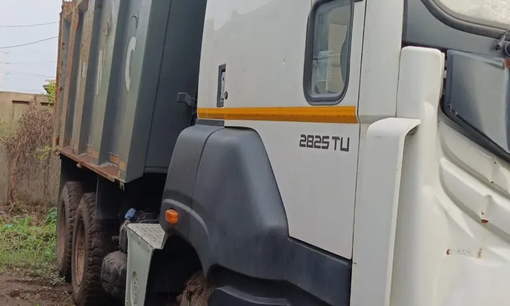 Ashok Leyland 2825 Tipper