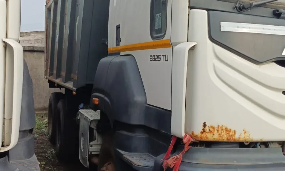 Ashok Leyland 2825 Tipper