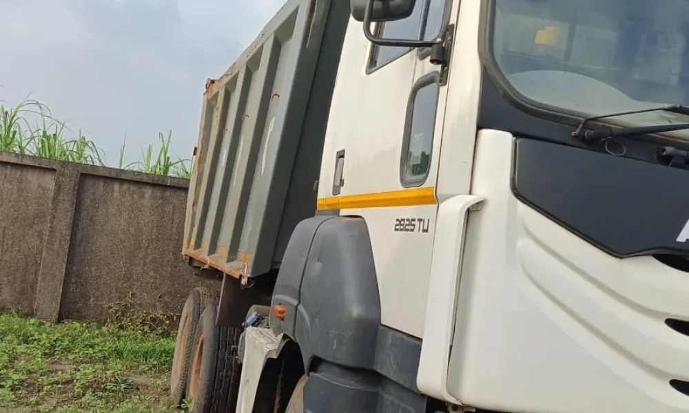 Ashok Leyland 2825 Tipper