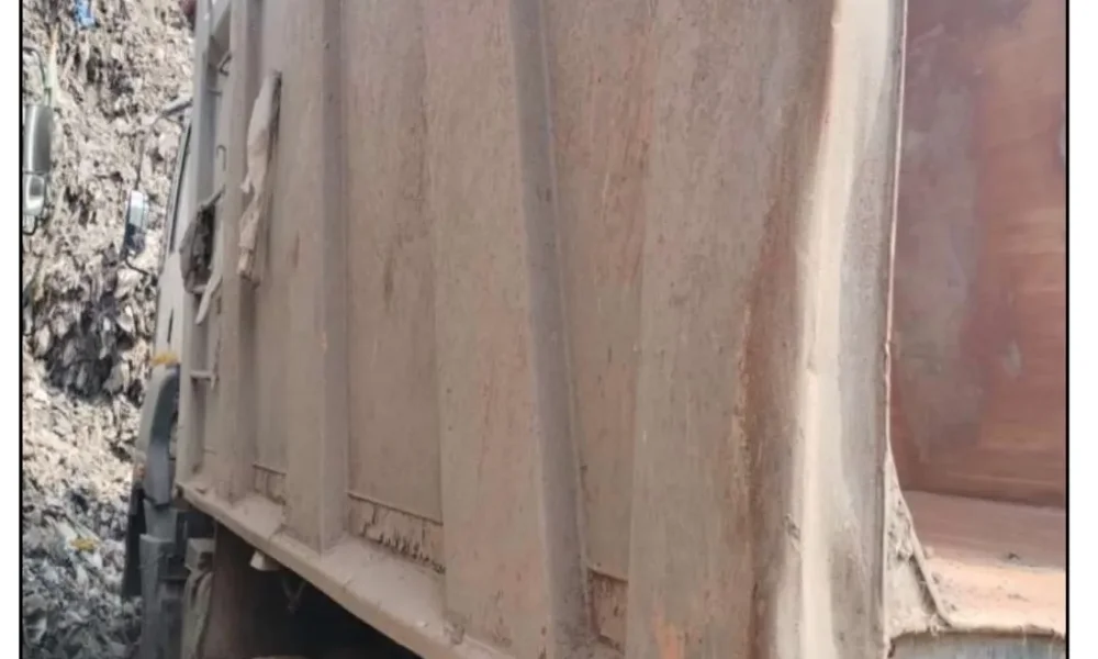 Ashok Leyland 2825 Tipper
