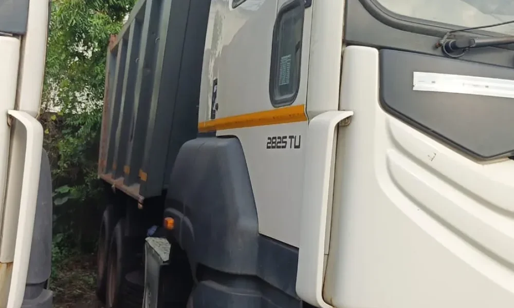 Ashok Leyland 2825 Tipper