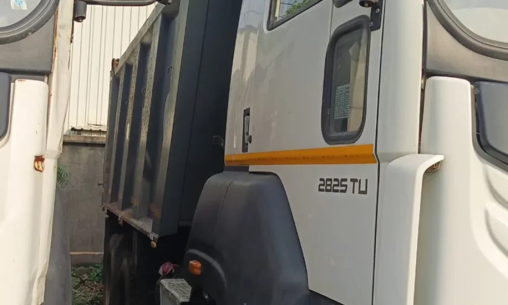 Ashok Leyland 2825 Tipper