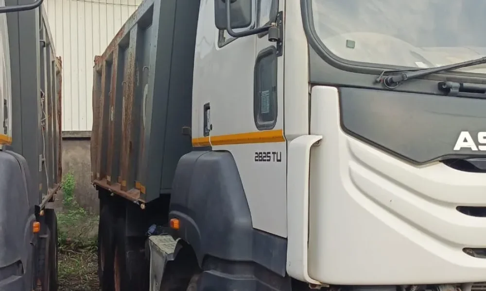 Ashok Leyland 2825 Tipper