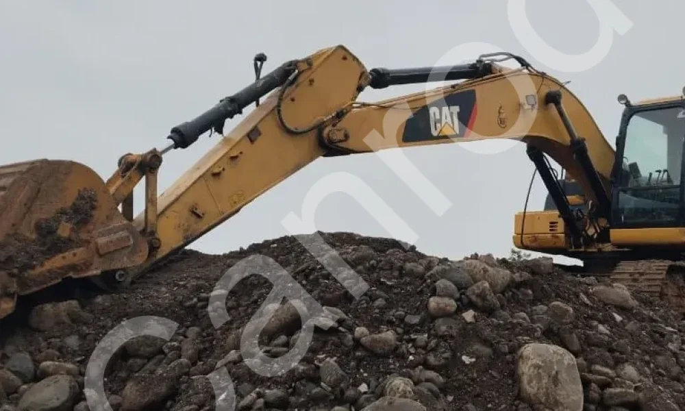 Caterpillar 323D3 Excavator