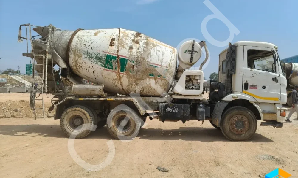 Mahindra Blazo 25 Transit Mixer