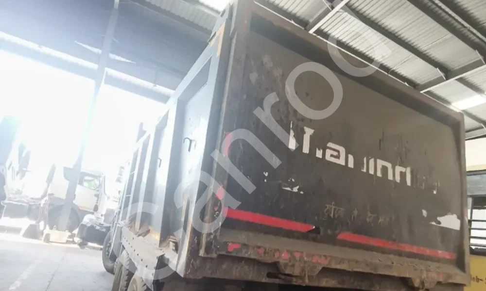Mahindra BLAZO28 Tipper