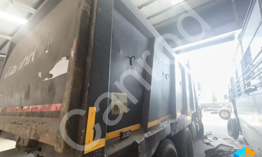 Mahindra BLAZO28 Tipper
