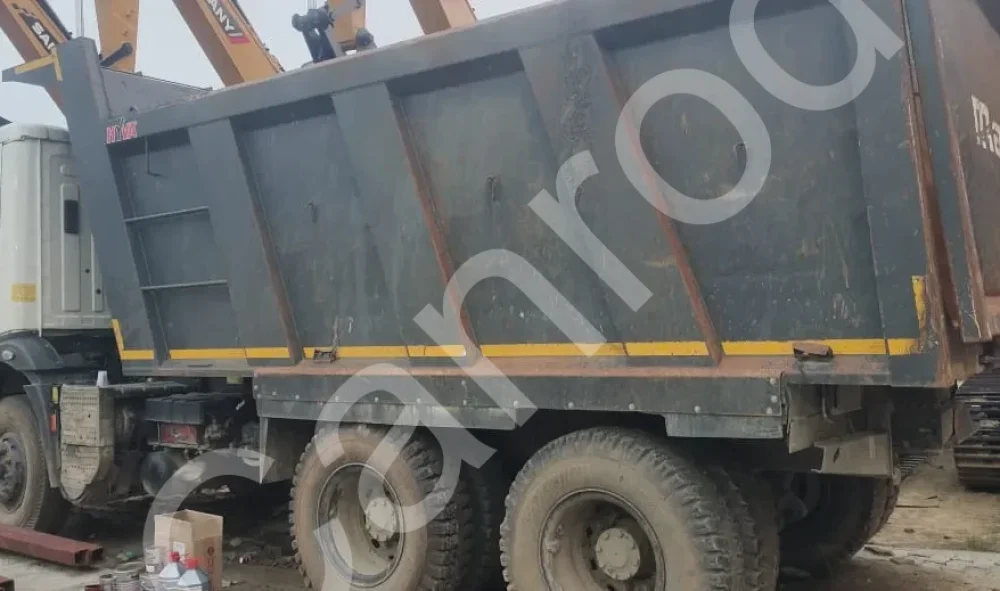 Mahindra BLAZO28 Tipper