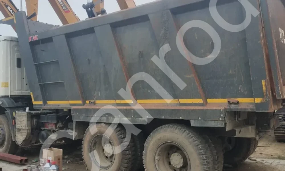 Mahindra BLAZO28 Tipper