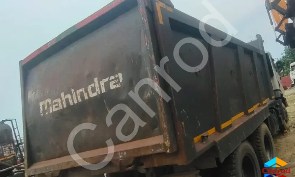 Mahindra BLAZO28 Tipper