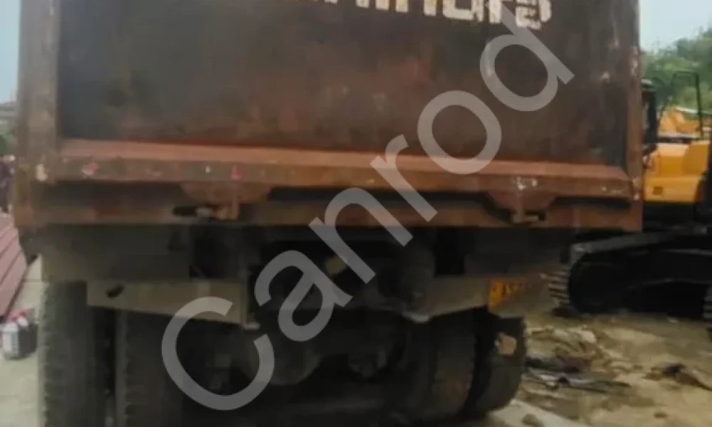 Mahindra BLAZO28 Tipper