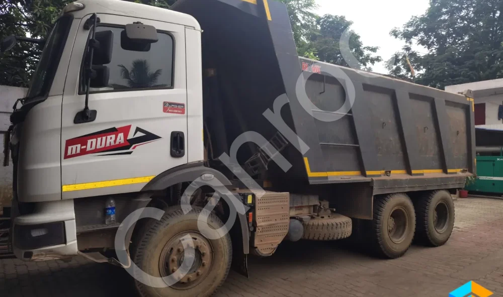 Mahindra BLAZO28 Tipper