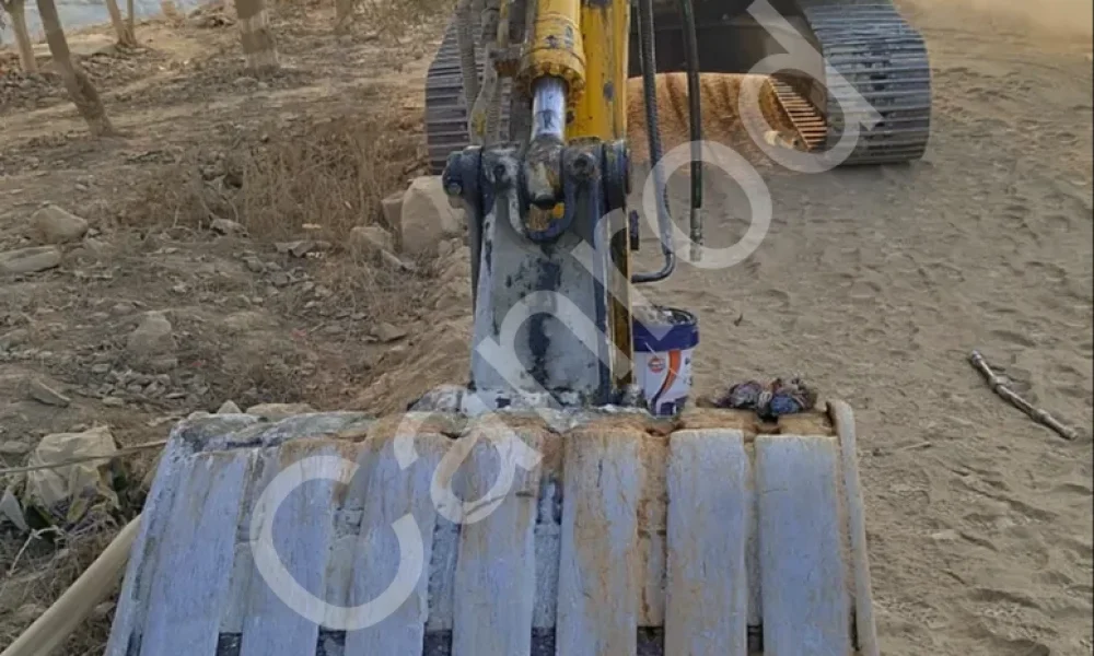 Komatsu PC-210 Excavator