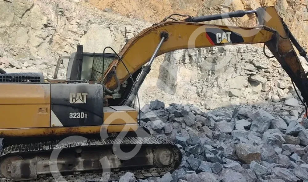 Caterpillar 323D3 Excavator