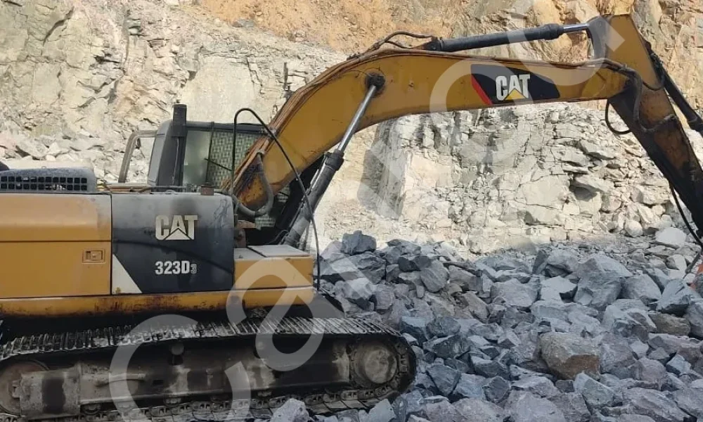 Caterpillar 323D3 Excavator