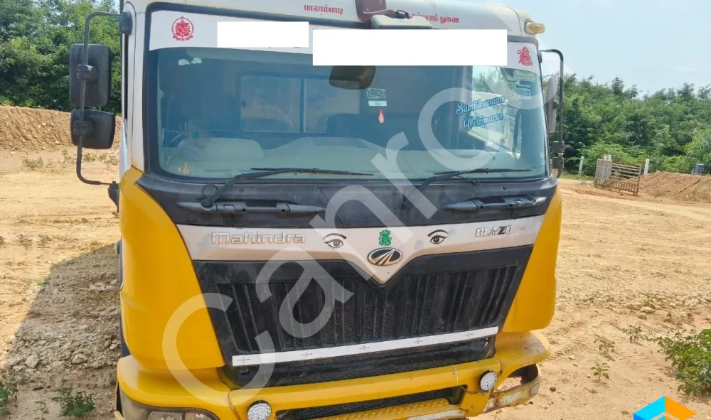 Mahindra BLAZO28 Tipper