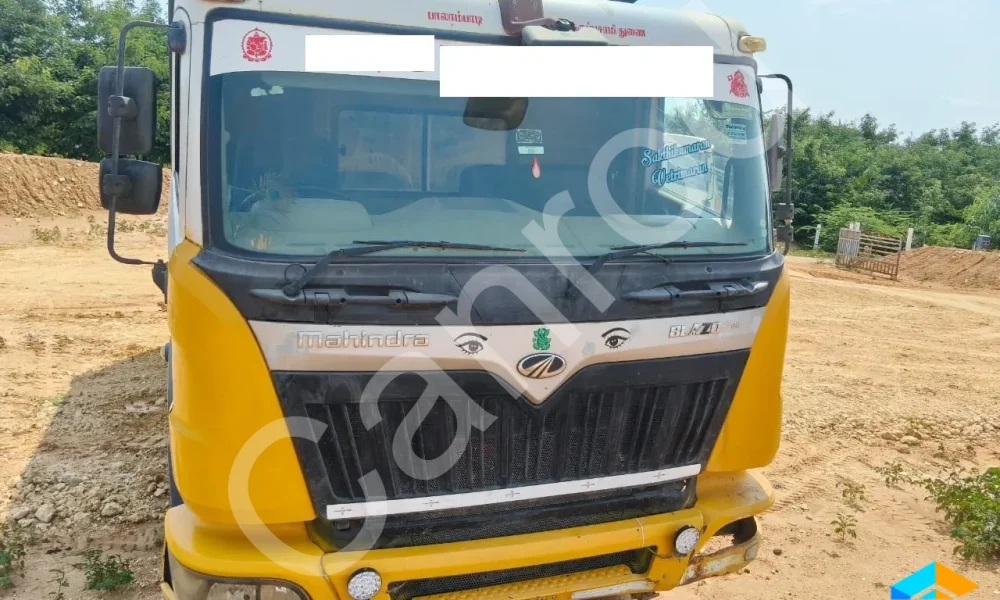 Mahindra BLAZO28 Tipper